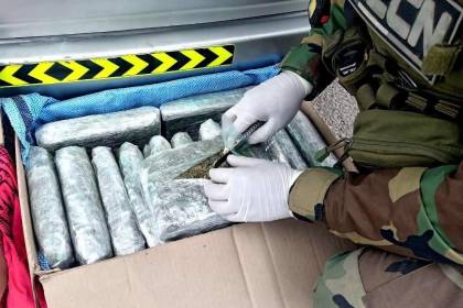 Hallan 50 paquetes de marihuana camuflados dentro de unas cajas en un minibús que iba de Oruro a Cochabamba