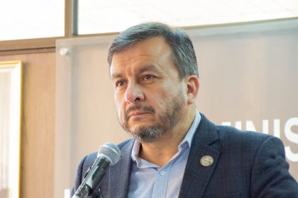 Ministro Medinaceli evita responder sobre calidad de gasolina: “Pregunten a YPFB”