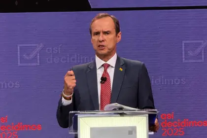 “Vamos a liberar a todos los presos políticos”, asegura Tuto Quiroga ante la consulta de Doria Medina