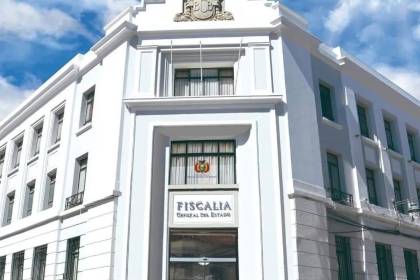 Fiscalía General defiende la legalidad de la sucesión y garantiza continuidad del servicio en el país 