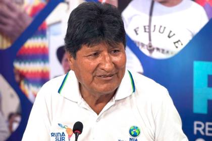Evo cuestiona compra de auto del ministro Espinoza en plena política de austeridad del Gobierno