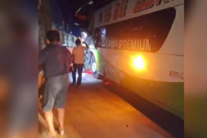 Trágico accidente deja dos muertos en choque entre una flota y un tráiler en la carretera Bioceánica