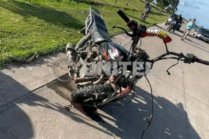 Una persona muere y otra pierde la pierna tras choque de dos motociclistas que estaban con pasajeros