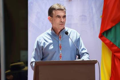 Paz dice que decretos publicados cuidan los bolsillos de los bolivianos y explica los alcances