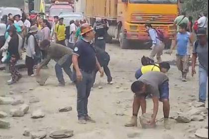 Mineros de Mapiri y autoridades del norte paceño desbloquean sin violencia camino a los Yungas