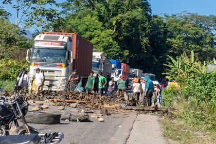 Pobladores de Cristal Mayu levantan el bloqueo de la carretera Cochabamba-Santa Cruz