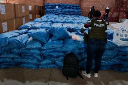 Hallan 43 toneladas de “sustancias controladas” en galpones de la Aduana de Oruro; la Fiscalía presume que provenía de China