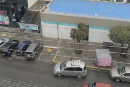 Denuncian consumo de alcohol en un hospital: Despiden a dos bioquímicos y desvinculan a la directora acusada de encubrimiento