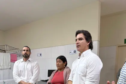 Alcaldía cruceña anuncia demanda contra empresa encargada de mantenimiento tras caída de cielo falso en un centro de salud