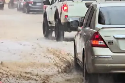 Intensa lluvia inunda calles en Potosí; en un mercado se reportó pérdida de mercadería