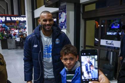 Gremio está en Santa Cruz y se trasladará a La Paz horas antes de jugar contra Bolívar
