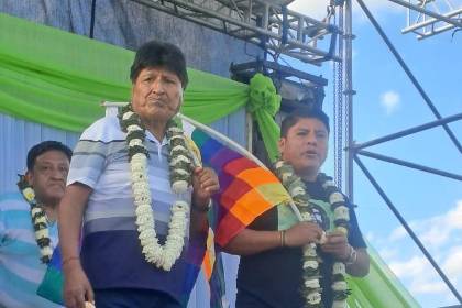 Evo Morales llega acompañado del gobernador Loza a la concentración en Ivirgarzama 