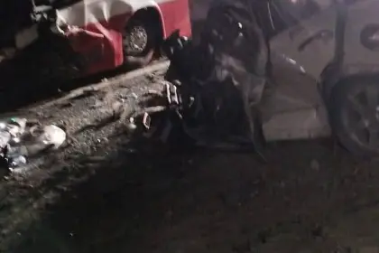 Dos fallecidos y dos heridos en Chile por el choque de una flota boliviana con un auto particular