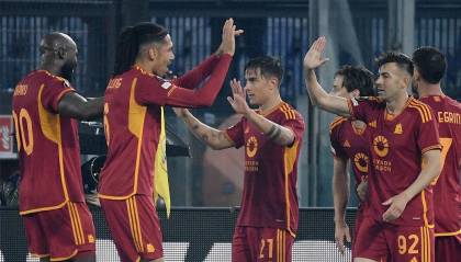 La Roma resiste con 10 jugadores y elimina al Milan en la Europa League