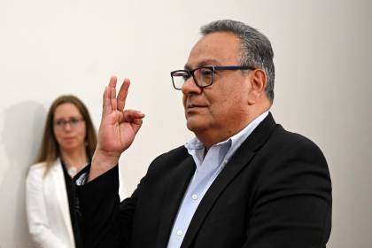 ¿Quién es Erick Sanjinés Chávez, el economista nombrado ministro de Educación?