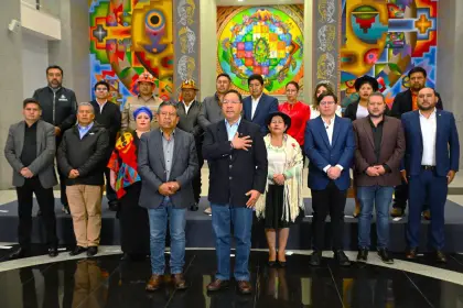 Senado aprobó resolución que exige que se cumpla ley que ordena permanencia en Bolivia de exautoridades