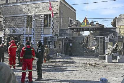 Tras hallazgo del tercer cuerpo, aún se debe localizar a al menos 13 personas desaparecidas tras explosiones en un cuartel de Viacha