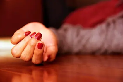 Hombre aprovecha el estado de inconciencia de su expareja para agredirla física y sexualmente: la víctima falleció