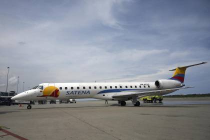 Avión con 15 personas a bordo desaparece en Colombia