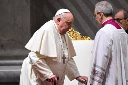 Vaticano: “El papa pide, con corazón agradecido, que se siga orando por él”