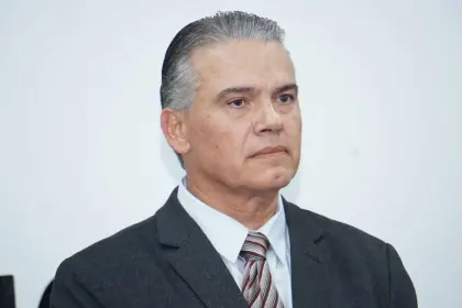 Justiniano por Salinas: El zar antidrogas será el nuevo ministro de Defensa