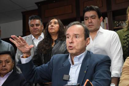 Tuto sugiere que Paz y Lara se den la mano para evitar el quiebre de la democracia y urge convocar a la Iglesia