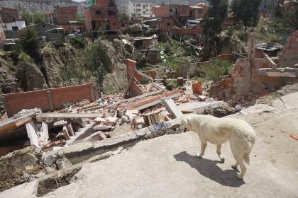 “No tenemos dónde ir”: Granizada provoca el colapso de una casa de tres pisos en la zona sur de La Paz