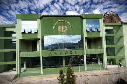 Ministro Oviedo se presentó ante una comisión de Diputados para informar sobre la muerte de un cadete de la Anapol