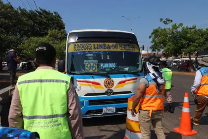 Santa Cruz: Concejo Municipal aprueba tarifa transitoria para los micros de Bs 3 hasta el 5 de enero