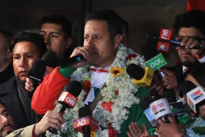 Desde El Alto, Lara dice que en campaña se dedicará a trabajar y no caerán en la “guerra sucia”