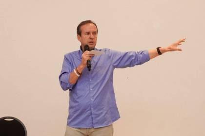 “Si no cambiamos la Constitución tendremos que cocinar a leña”: Tuto anuncia una propuesta de reformas