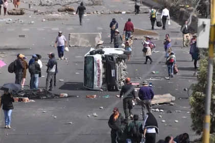 Desbloqueos seguirán de manera progresiva en las rutas troncales, dice Arce, que acusa a Evo de buscar desestabilización