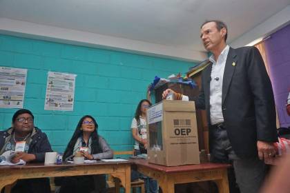 “Que hable la democracia y se respeten los resultados”: Tuto vota en La Paz