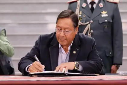 Gobierno de Arce promulga la ley de diferimiento de créditos a días de concluir su mandato 