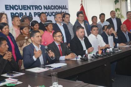 Ante el agro, el Gobierno anuncia ley para institucionalizar el Senasag, considerado un “antro de corrupción”