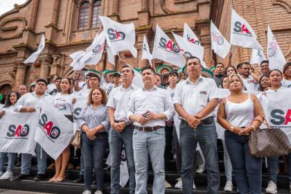 Medrano dice que recolectó firmas para ir por la Alcaldía cruceña y ya busca candidato para la Gobernación 