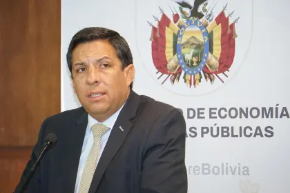 Posesionan a Carlos Gonzalo Jáuregui Cisneros como nuevo director de la Unidad de Investigaciones Financieras