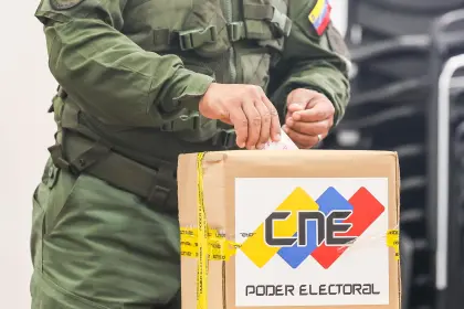 Tras olas de arresto de opositores, en Venezuela celebran elecciones para fortalecer a Maduro