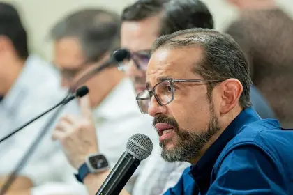 “Era inevitable asumir esas medidas para que la economía comience a recuperarse”, dice Camacho por paquete económico