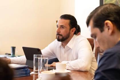 Velasco por combustible: “tenemos que solucionar nuestros problemas desde Santa Cruz, no podemos al Gobierno”