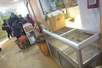 Falta marraqueta por el paro de panificadores y no hay combustibles hace más de seis días en La Paz