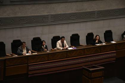 Por baja médica, Lara ausente de la sesión convocada para interpelar a ministra de Salud