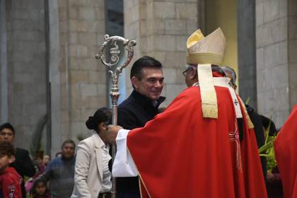 “Fe y esperanza en Dios, la familia y la Patria nos va a sacar adelante”, dice Paz durante la misa de Domingo de Ramos