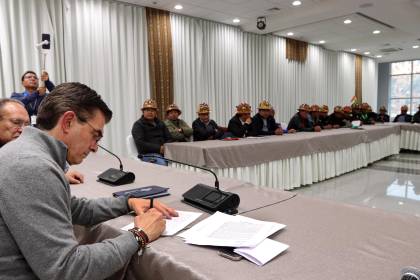 Cooperativistas mineros evaluarán con sus bases las propuestas del Gobierno y mantienen vigilia 
