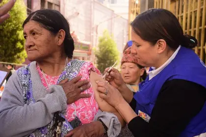 Gripe K: Gobierno activó el control epidemiológico hace una semana, dice ministra de Salud