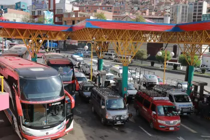 Este domingo, las filas por combustible continúan y la espera se extiende
