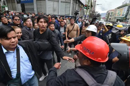 La Paz: Amague de enfrentamientos entre ciudadanos y sectores de la COB que rechazan el DS 5503