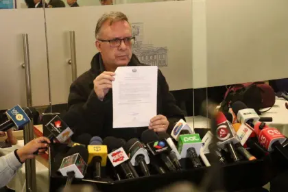 “Autoridad investida por voto sólo por voto debería ser revocada”: Alarcón plantea referéndum revocatorio extraordinario