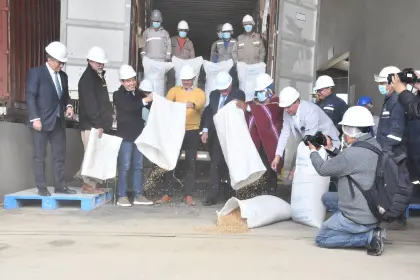 Rusia dona 1.400 toneladas de trigo a Bolivia y el ministro Justiano dice que irá al subsidio para madres y niños