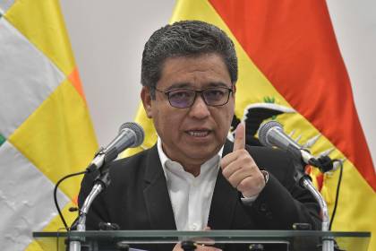 Gobierno denuncia que Montaño “usurpa funciones” al declararse fiscal general y señala que “será detenido”
